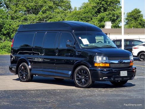 Used 2025 Chevrolet Express 2500 w/ Driver Convenience Package RWD image 8