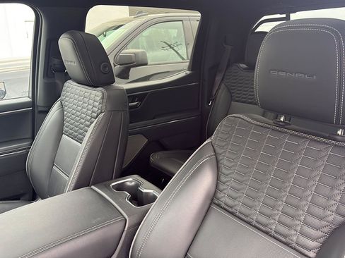 Used 2025 GMC Sierra EV Denali AWD/4WD image 16