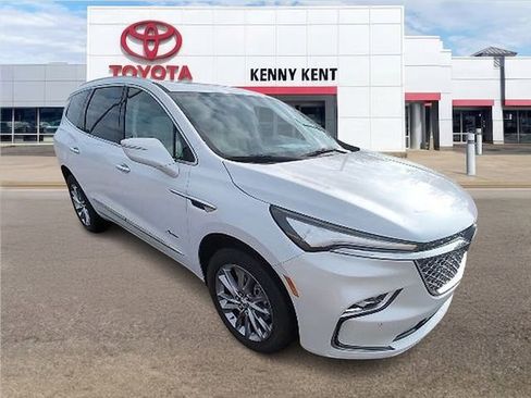 Used 2023 Buick Enclave Avenir w/ Avenir Technology Package FWD image 1