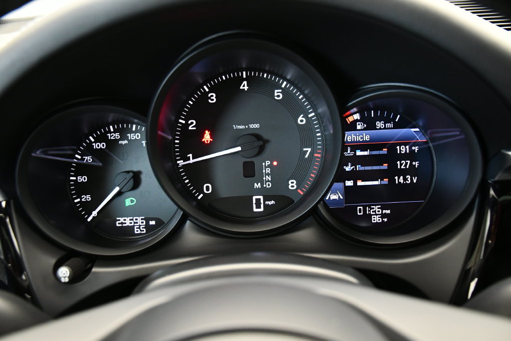 Certified 2024 Porsche Macan AWD/4WD image 25