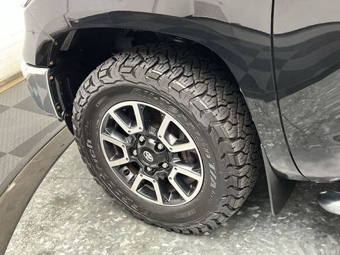 Used 2015 Toyota Tundra SR5 w/ TRD Off Road Package AWD/4WD image 31