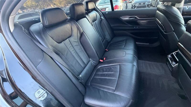 Used 2021 BMW 740i xDrive AWD/4WD image 19