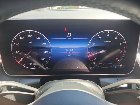Used 2025 Mercedes-Benz GLC 300 4MATIC image 31