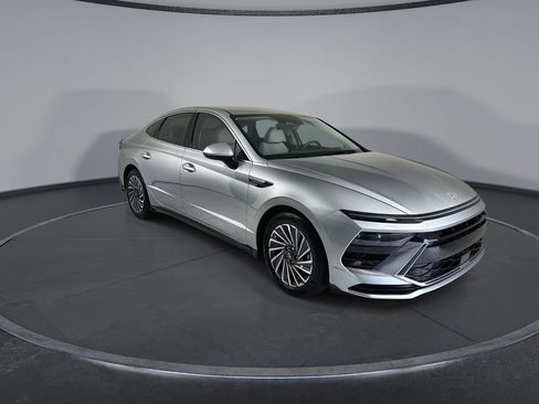 Certified 2025 Hyundai Sonata SEL FWD image 2
