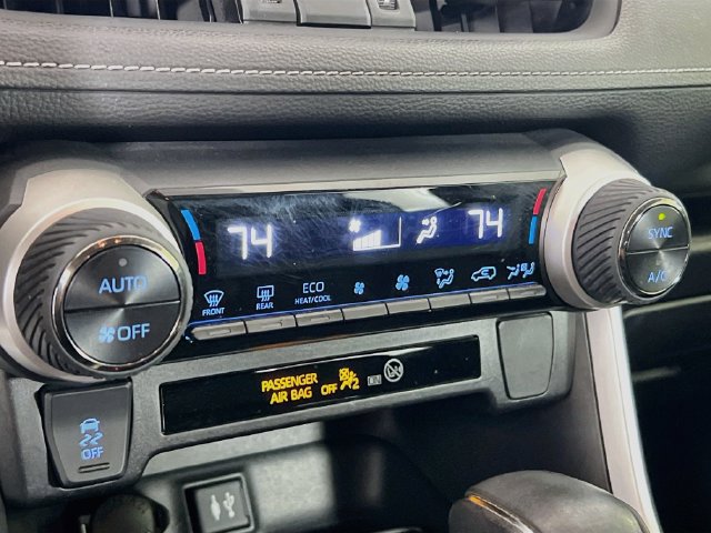 Used 2019 Toyota RAV4 XLE Premium FWD image 14