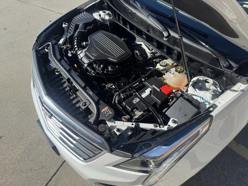 Used 2017 Cadillac XT5 Base 4dr SUV image 32