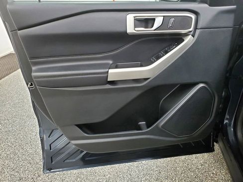 Used 2022 Ford Explorer XLT w/ Equipment Group 202A image 12