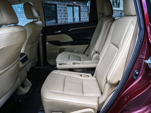 Used 2018 Toyota Highlander Limited AWD/4WD image 12