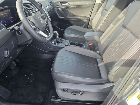 Certified 2023 Volkswagen Tiguan SE w/ Panoramic Sunroof Package image 28