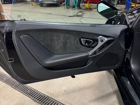 Used 2015 Lamborghini Huracan LP 610-4 image 21