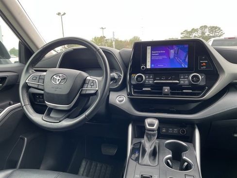 Used 2023 Toyota Highlander L image 28