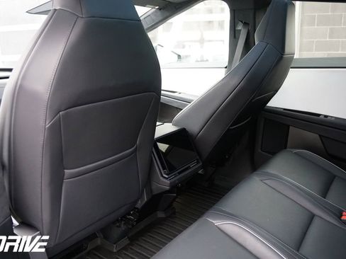 Used 2024 Tesla Cybertruck AWD Crew Cab image 32
