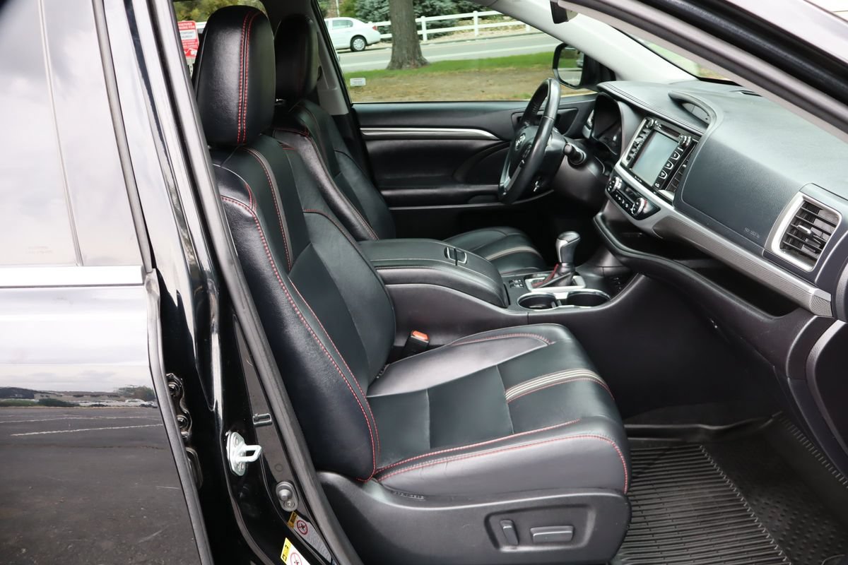 Used 2019 Toyota Highlander SE AWD/4WD image 23