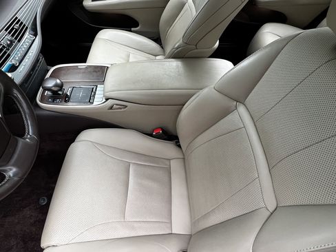 Used 2018 Lexus LS 500 AWD w/ Accessory Package (Z1) image 16