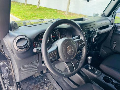 Used 2014 Jeep Wrangler Unlimited Sport w/ Connectivity Group image 11