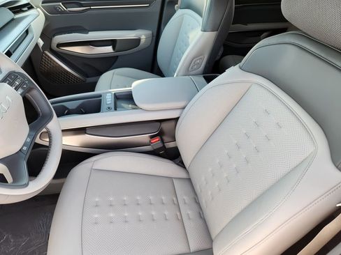 New 2026 Kia EV9 Wind image 8