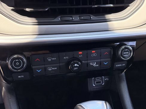 Used 2025 Jeep Compass Limited AWD/4WD image 23