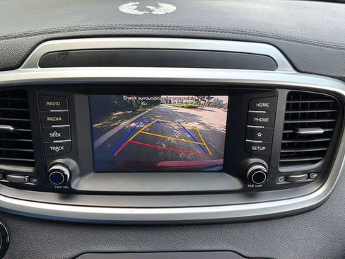 Used 2020 Kia Sorento S image 15