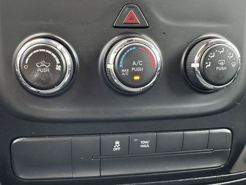 Used 2020 RAM 1500 Classic SLT AWD/4WD image 59