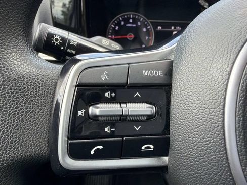 Used 2023 Kia Sorento LX FWD image 25