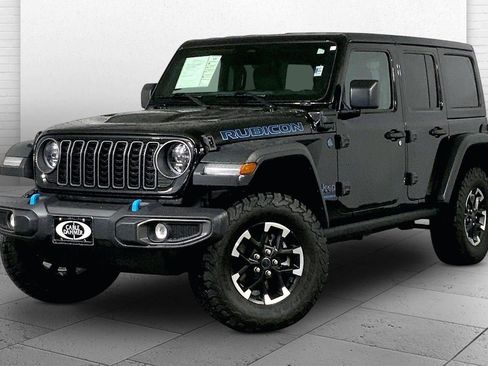 Used 2025 Jeep Wrangler Unlimited Rubicon 4xe w/ Convenience Group AWD/4WD image 12
