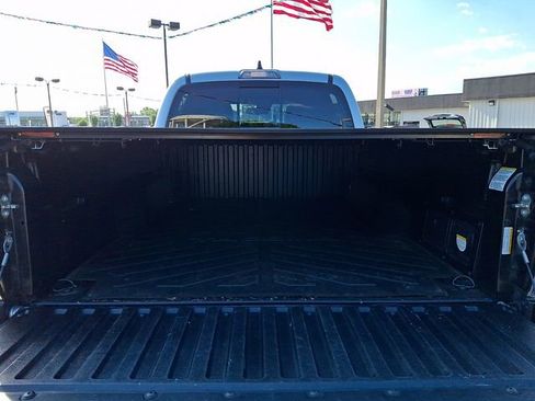 Used 2020 Toyota Tacoma TRD Off-Road AWD/4WD image 29