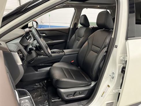 Used 2023 Nissan Rogue SL w/ SL Premium Package image 4