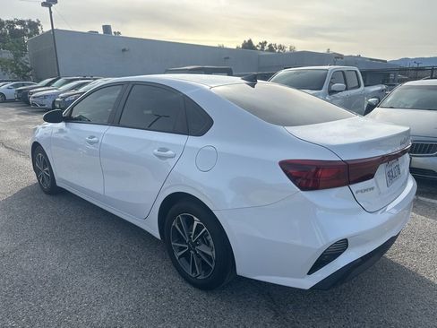 Used 2023 Kia Forte LXS w/ LXS Technology Package image 9