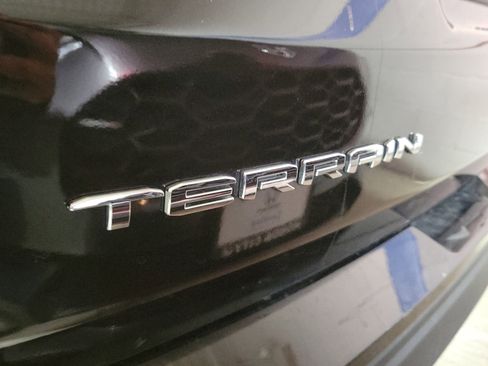 Used 2024 GMC Terrain SLE image 8