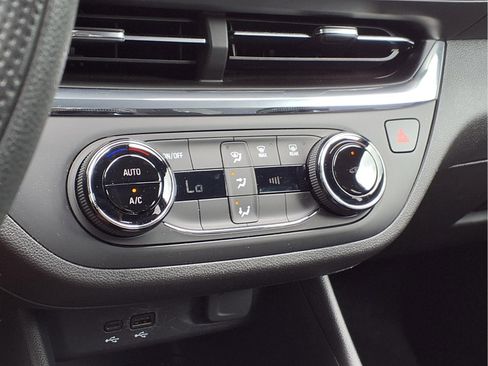 Used 2025 Buick Envista Preferred FWD image 8