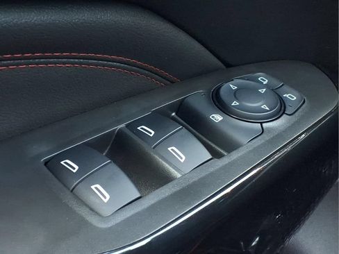 Used 2025 Chevrolet Trax RS FWD image 18