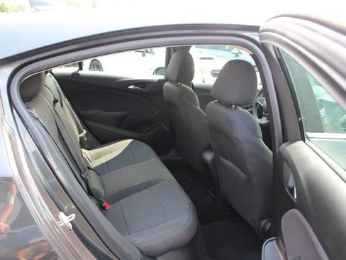 Used 2018 Chevrolet Cruze LT w/ Convenience Package image 20