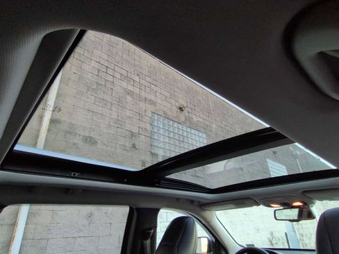 Used 2016 Jeep Cherokee Limited image 23