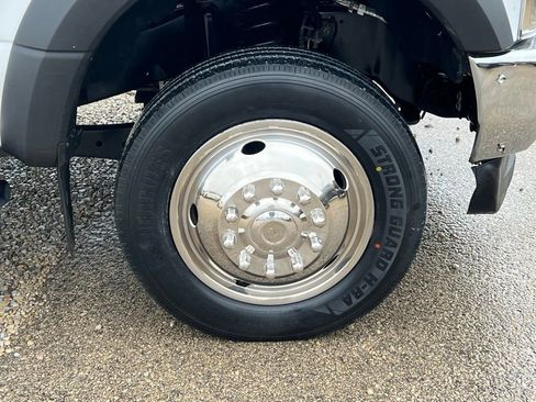 Used 2017 Ford F550 4x4 Crew Cab Super Duty w/ Power Equipment Group image 10