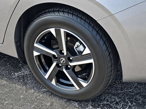 Used 2025 Nissan Sentra SV FWD image 10