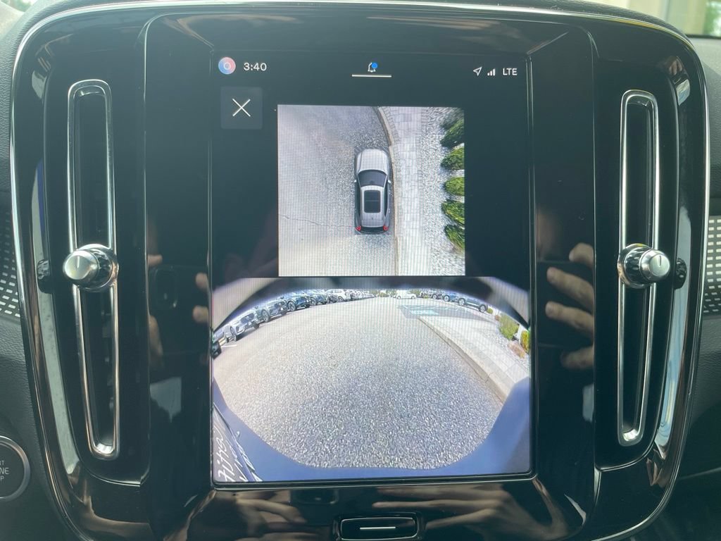 Certified 2025 Volvo XC40 B5 Plus AWD/4WD image 26
