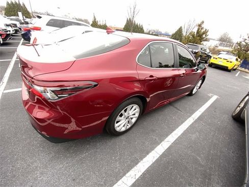 Used 2021 Toyota Camry LE image 8