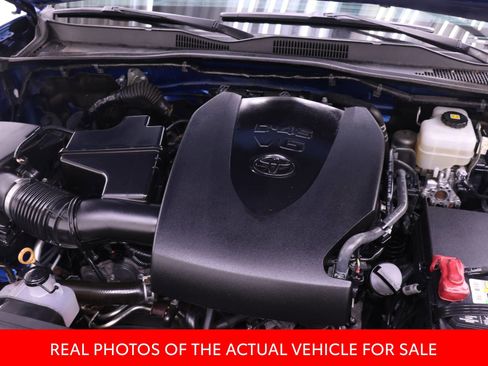 Certified 2018 Toyota Tacoma TRD Off-Road AWD/4WD image 17