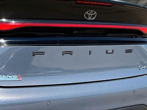 Used 2025 Toyota Prius LE FWD image 29