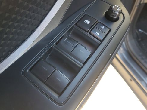 Used 2020 Toyota C-HR LE image 19