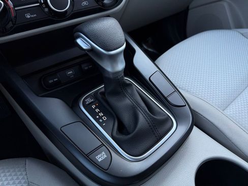 Used 2025 Kia Soul LX w/ LX Technology Package FWD image 26