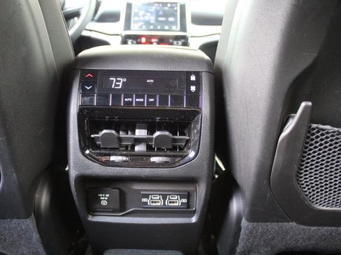 Used 2024 Jeep Grand Cherokee L Laredo image 29