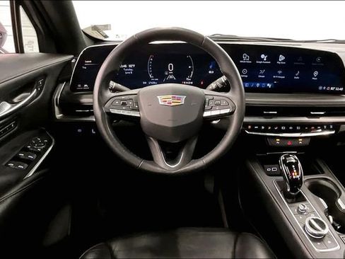 Used 2024 Cadillac XT4 Premium Luxury FWD image 6