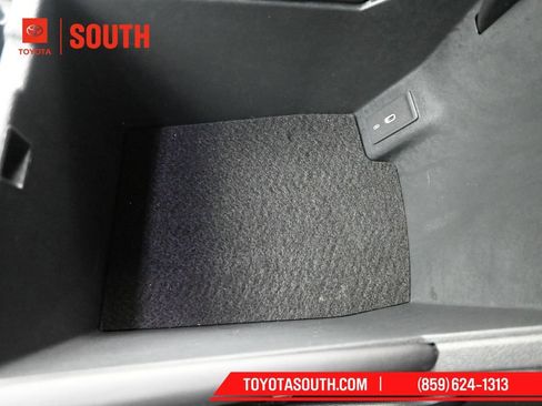 Used 2024 Volkswagen Atlas Cross Sport SE FWD image 36