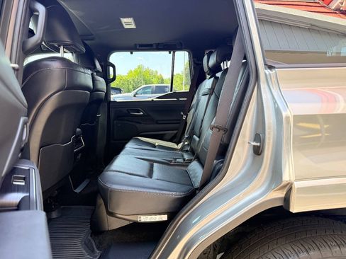 Used 2025 Lexus GX 550 w/ Accessory Package (Z1) AWD/4WD image 32