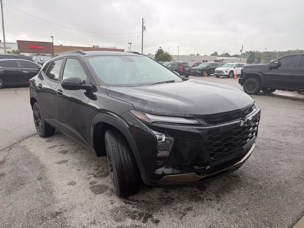 Used 2025 Chevrolet Trax ACTIV w/ Driver Confidence Package FWD image 2
