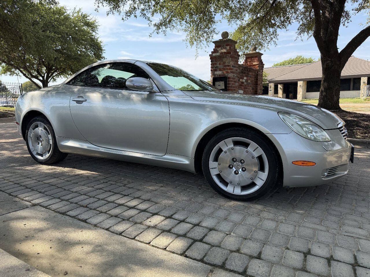 Used 2002 Lexus SC 430 Convertible RWD image 2