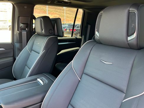 New 2026 Cadillac Escalade ESV Sport w/ Touring Package AWD/4WD image 17