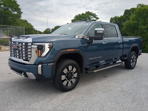 Used 2024 GMC Sierra 3500 Denali w/ Denali Reserve Package AWD/4WD image 6