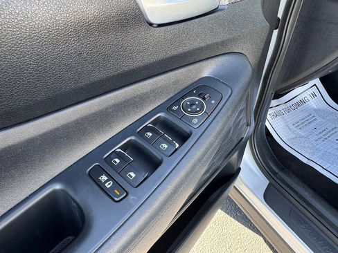 Used 2019 Hyundai Santa Fe SEL image 11